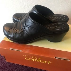 Strictly Comfort women’s slip on clogs